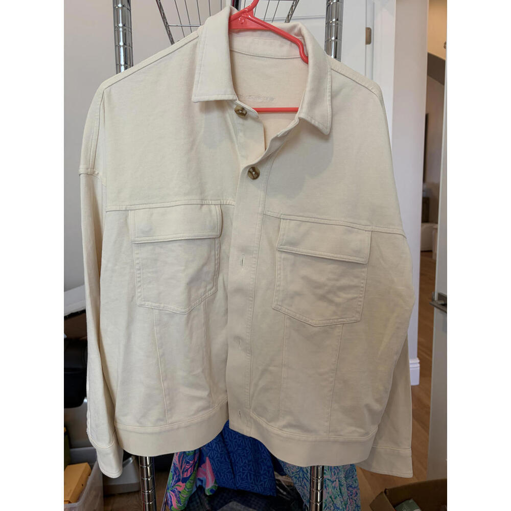 Vuori Women's Mackenzie Jacket in Cream size M